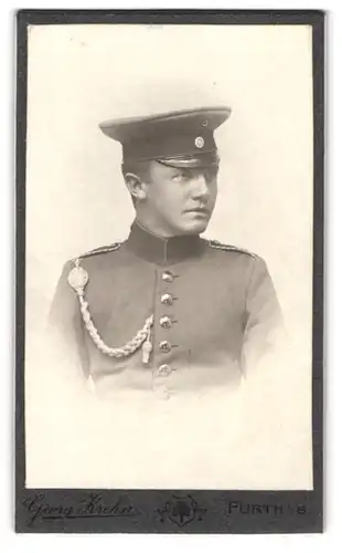 Fotografie Georg Krehn, Fürth i. B., Königswarterstr. 56, Soldat in Uniform mit Schirmmütze und Schützenschnur