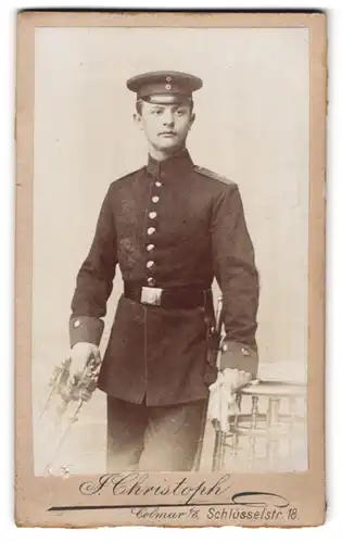 Fotografie J. Christoph, Colmar i. E., Schlüsselstr. 18, Soldat in Uniform mit Schirmmütze