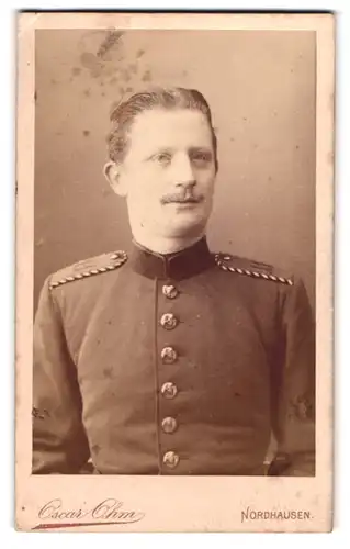 Fotografie Oscar Ohm, Nordhausen, Soldat des Regiments No. 11 in Uniform