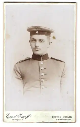 Fotografie Ernst Zapff, Leipzig-Gohlis, Breitenfelderstr. 99, Soldat in Uniform mit Schulterstück