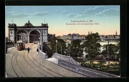 AK Ludwigshafen a. Rh., Rheinbrücke mit Ludwigshafener Seite und Strassenbahn