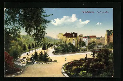 AK Rendsburg, Kielerstrasse mit Anlagen und Alleebäumen