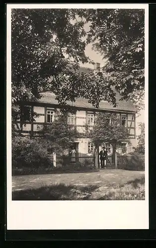 Foto-AK Jahna bei Ostrau, Fachwerkhaus mit Spalieren