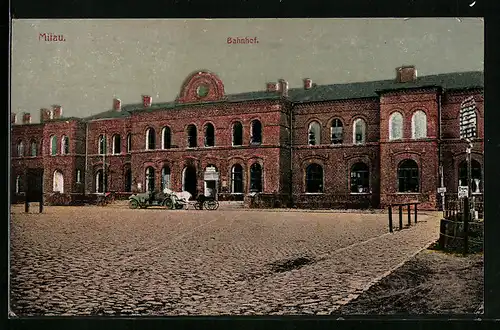 AK Mitau, Bahnhof mit Kutsche und Automobil