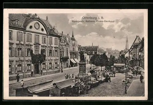 AK Offenburg i. B., Marktplatz mit Rathaus und Drake-Denkmal