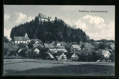 AK Waldburg /Oberschwaben, Ortsansicht mit Burg auf dem Berg
