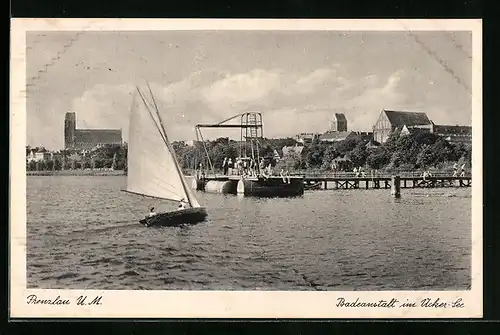 AK Prenzlau /U.-M., Badeanstalt im Ücker-See mit Segelboot