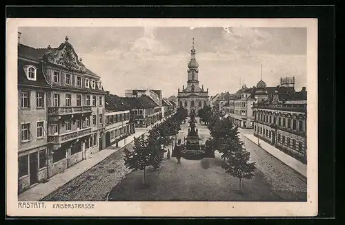 AK Rastatt, Kasierstrasse mit Kirche und Denkmal