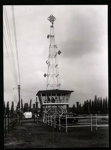 Fotografie unbekannter Fotograf, Ansicht Frankfurt / Main, Telefunkenturm der Frankfurter Messe