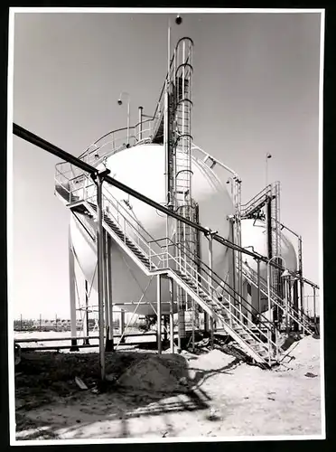 Fotografie unbekannter Fotograf, Ansicht Bremen, Hochdruck-Gaskugel / Kugeltank's