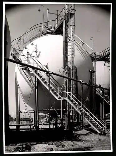 Fotografie unbekannter Fotograf, Ansicht Bremen, Gaskugel / Hochdruckgastank