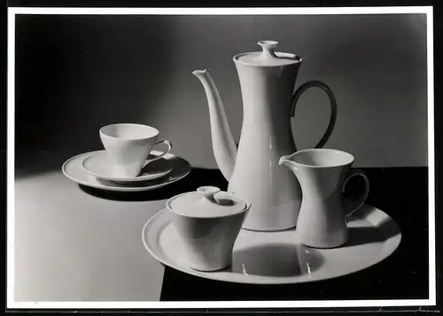 Fotografie Willi Moegle, Stuttgart, KPM Porzellan Kaffeservice Dekor Krokus, Entwurf Hubert Griemert, 1955