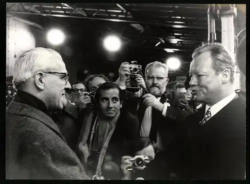 Fotografie Vorsitzender des Ministerrates der DDR Willi Stoph empfängt Bundeskanzler Willy Brandt am Erfurter Hbf., 1970