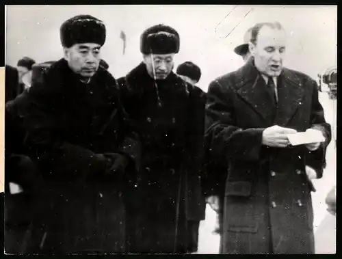 Fotografie Keystone, Ministerpräsident Tschau E-Lai der Volksrepublik China beim Besuch in Budapest mit Janos Kadar 1957