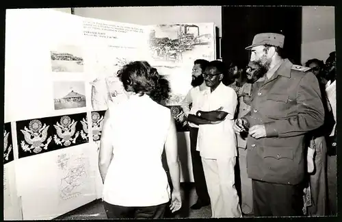 Fotografie Prensa Latina, Staatspräsident Fidel Castro auf einer Ausstellung zur Pinieninsel