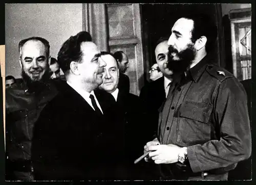 Fotografie Keystone, Frankfurt, Ansicht Moskau, Leonid Breschnew empfängt Fidel Castro im Kreml, 1964