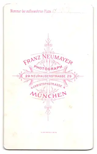 Fotografie Franz Neumayer, München, Neuhauserstrasse 29, Junge Frau mit Seidenhalsband und Flechtfrisur