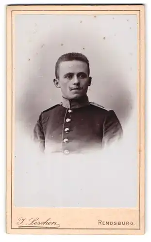 Fotografie J. Leschen, Rendsburg, Grafenstrasse 10, Soldat des IR 9 in Uniform