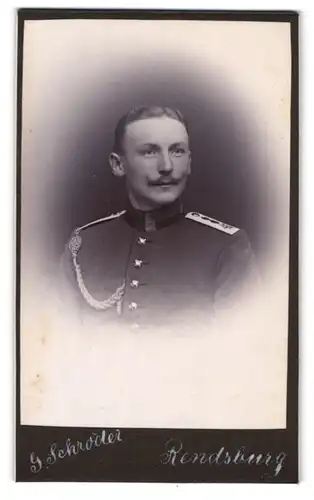 Fotografie G. Schröder, Rendsburg, Uniformierter Uffz. mit Schützenschnur, IR 45