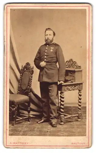 Fotografie A. Matthaey, Bautzen, Soldat mit Vollbart und Orden in Uniform