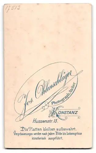 Fotografie Jos. Ohlenschläger, Konstanz, Hussenstrasse 15, Portrait Soldat in Uniform mit eiskaltem Blick