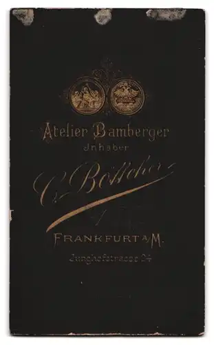 Fotografie Atelier Bamberger, Frankfurt a. M., Junghofstrasse 24, süsses Baby im Kleidchen