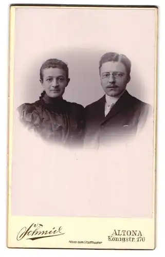 Fotografie Schmid, Altona, Königstr. 170, elegant gekleidetes junges Ehepaar