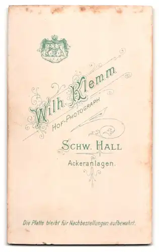 Fotografie Willh. Klemm, Schw. Hall, Junger Herr im Anzug mit Krawatte