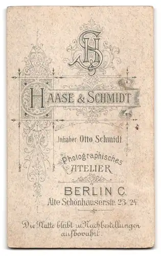 Fotografie Haase & Schmidt, Berlin-C., Alte Schönhauserstr. 23-24, Junge Dame in zeitgenössischer Kleidung