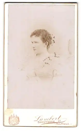 Fotografie Lambert, Dresden, Seestr. 21, Junge Dame mit zurückgebundenem Haar