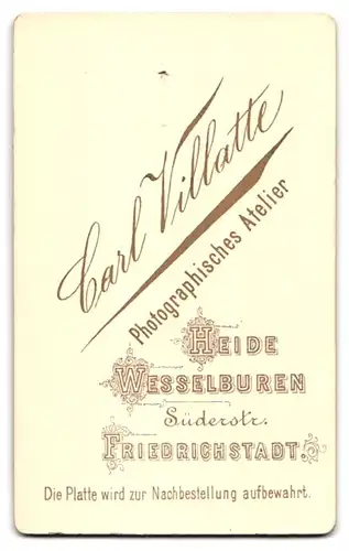 Fotografie Atelier Carl Villatte, Wesselburen, Süderstr., junger Mann mit Schnurrbart und gepunkteter Krawatte