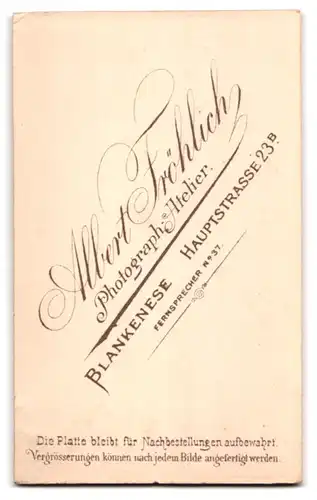 Fotografie Atelier Albert Fröhlich, Blankenese, Hauptstrasse 23B, süsses Baby im niedlichen Kleidchen