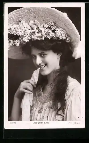 AK Schauspielerin Miss Zena Dare mit grossem Blumenhut