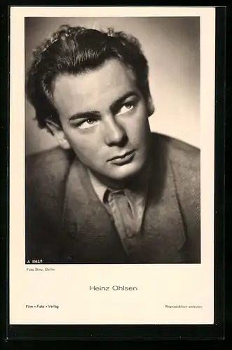 AK Schauspieler Heinz Ohlsen, nachdenklich nach oben blickend