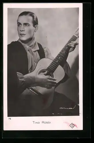 AK Schauspieler Tino Rossi mit Gitarre