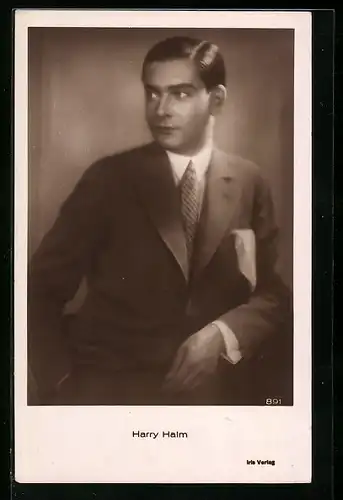 AK Schauspieler Harry Halm nachdenklich im Anzug