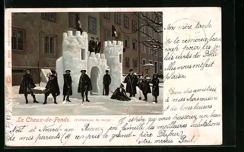 AK La Chaux-de-Fonds, Kinder bauen eine Burg aus Schnee, Eisplastik