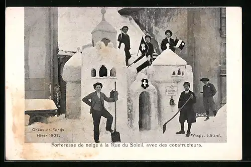 AK Chaux-de-Fonds, Hiver 1907, Forteresse de neige a la Rue du Soleil avec des constructeurs, Eisplastik