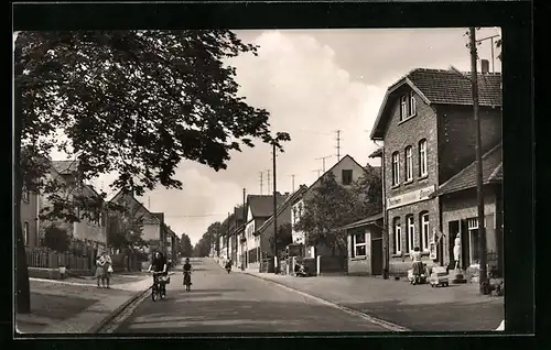 AK Granschütz /Kr. Hohenmölsen, Weissenfelser Strasse mit Geschäft