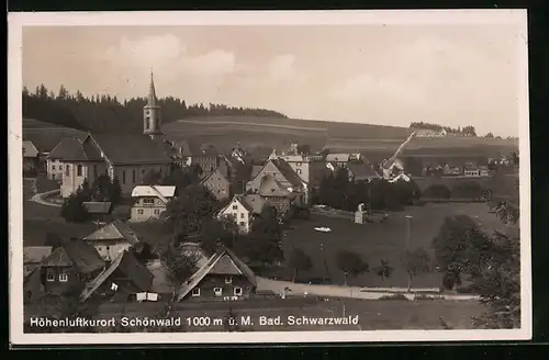 AK Schönwald /Bad. Schwarzwald, Ortspartie mit Kirche