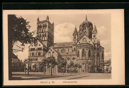 AK Neuss a. Rh., Strassenpartie mit Münsterkirche