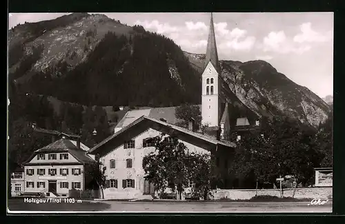 AK Holzgau /Tirol, Blick auf Kirche und Hotel Neue Post