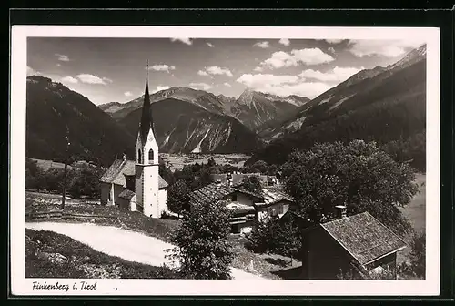 AK Finkenberg i. Tirol, Ortspartie mit Kirche und Bergen