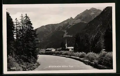 AK Stockach /Tirol, Ortspartie mit Bergen