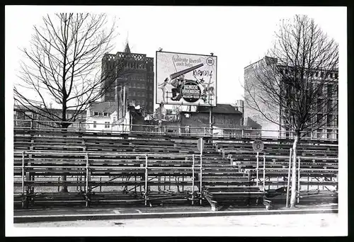 Fotografie Paulsen, Düsseldorf, Ansicht Düsseldorf, Tribüne vor dem Wilhelm-Marx-Haus