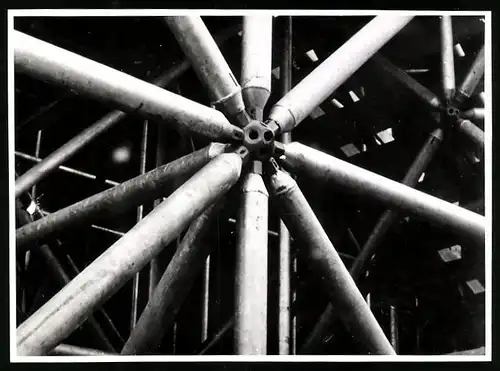 Fotografie Aumeier, Würzburg, Verbindungs-Knotenpunkt für ein System von Rohrgestängen