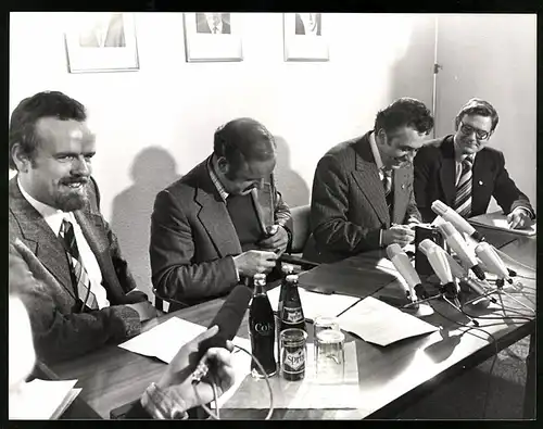 Fotografie Klaus Rose, Iserlohn, Ansicht Bonn, Unterzeichnung eines Kominiques FDJ Bundesjugendring, Egon Krenz, Gilges