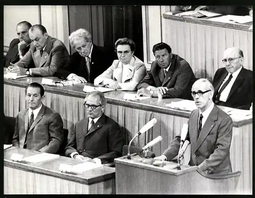 Fotografie Berlin, Eröffnungrede der 9. Tagung der Volkskammer, erster Redner Willi Stoph und Erich Honecker, Hans Rietz