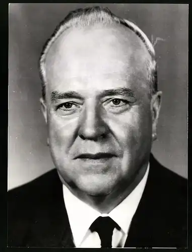 Fotografie Portrait des neu gewählten Regierungschef der Tschechoslowakei Ladislav Adamec, 1988