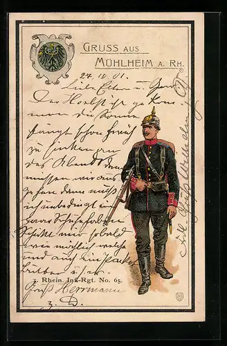 Lithographie Mülheim a. Rh., Soldat des Rhein. Inf.-Rgt. 65 mit Marschgepäck und Gewehr, Reichswappen